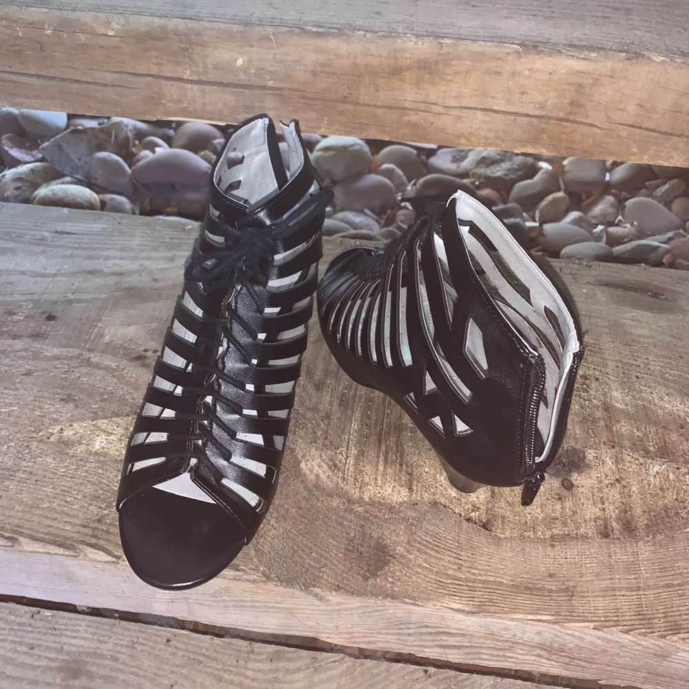 Black Pumps Size 7 1/2